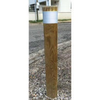 Borne rétro-réfléchissante en bois