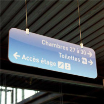 Plaque personnalisée suspendue par câbles - Gamme
