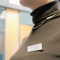 Badge Gravé avec fixation aimant