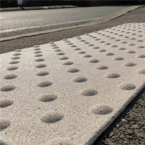 Dalles Podotactiles Granitées pour l´extérieur