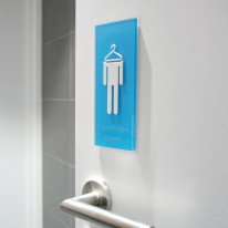 Plaque de Porte Pop Art® en plexi - Vestiaires hommes - Pictogramme en relief - H170 x L70 mm