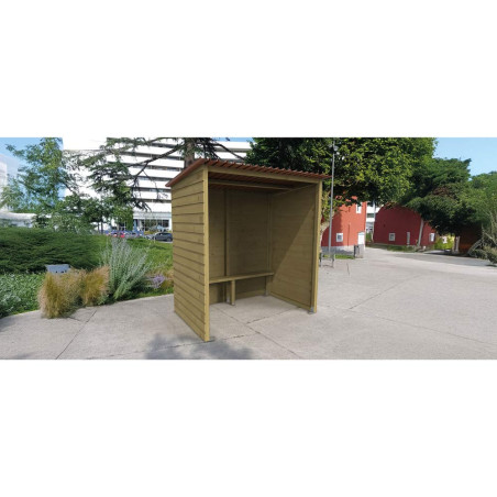 Abri bus en bois sur la voie publique